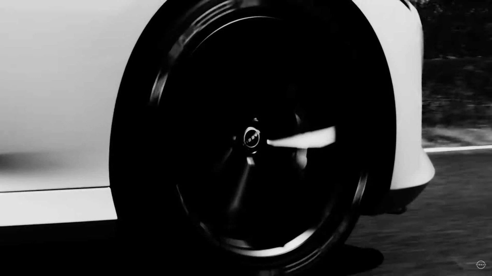 nissan-400z-proto-teaser 3.webp