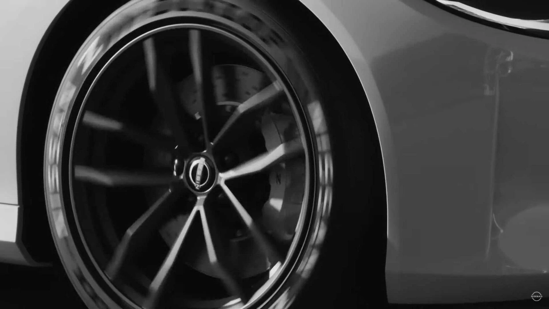 nissan-400z-proto-teaser 2.webp
