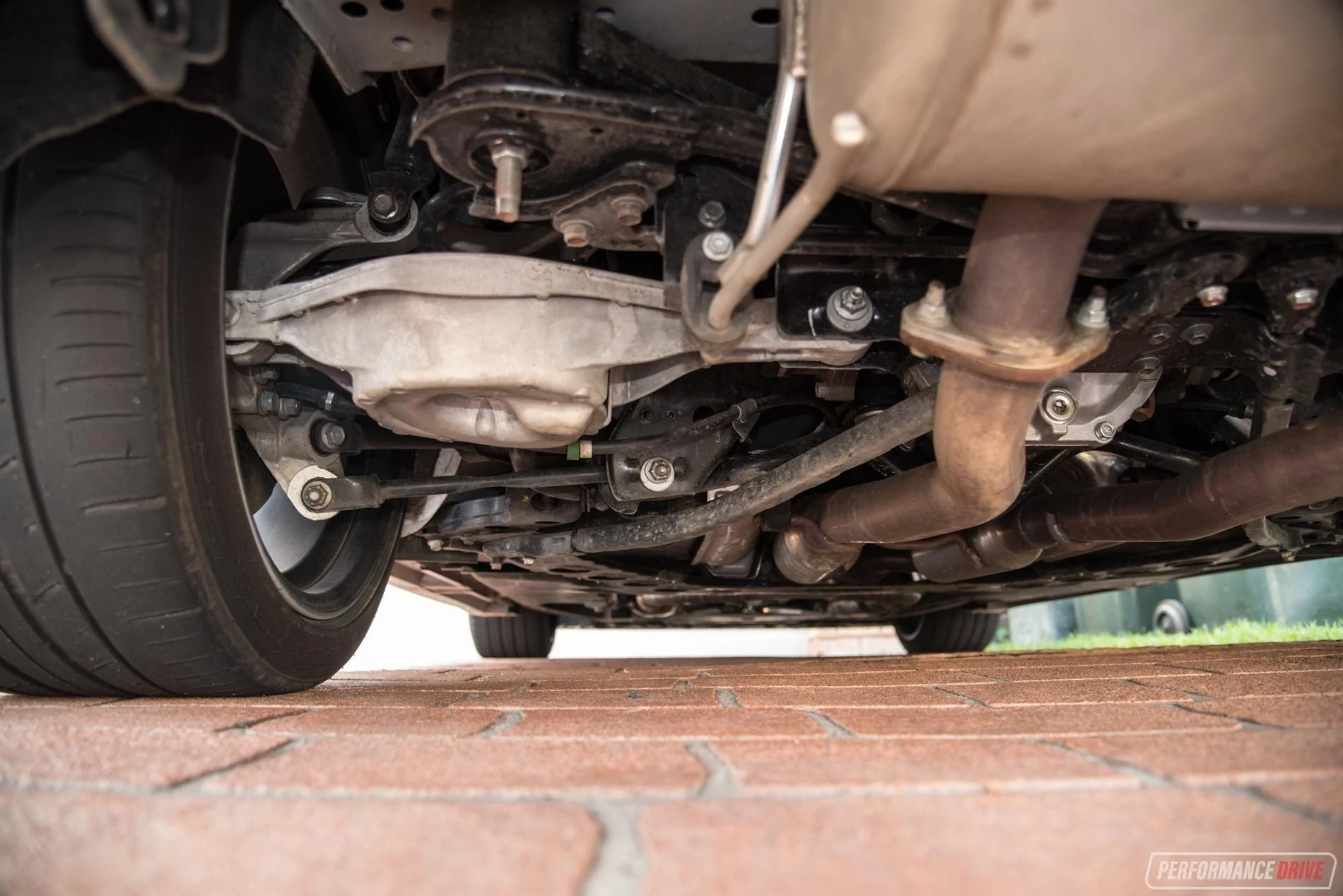 2018-Nissan-370Z-Nismo-rear-suspension.jpg