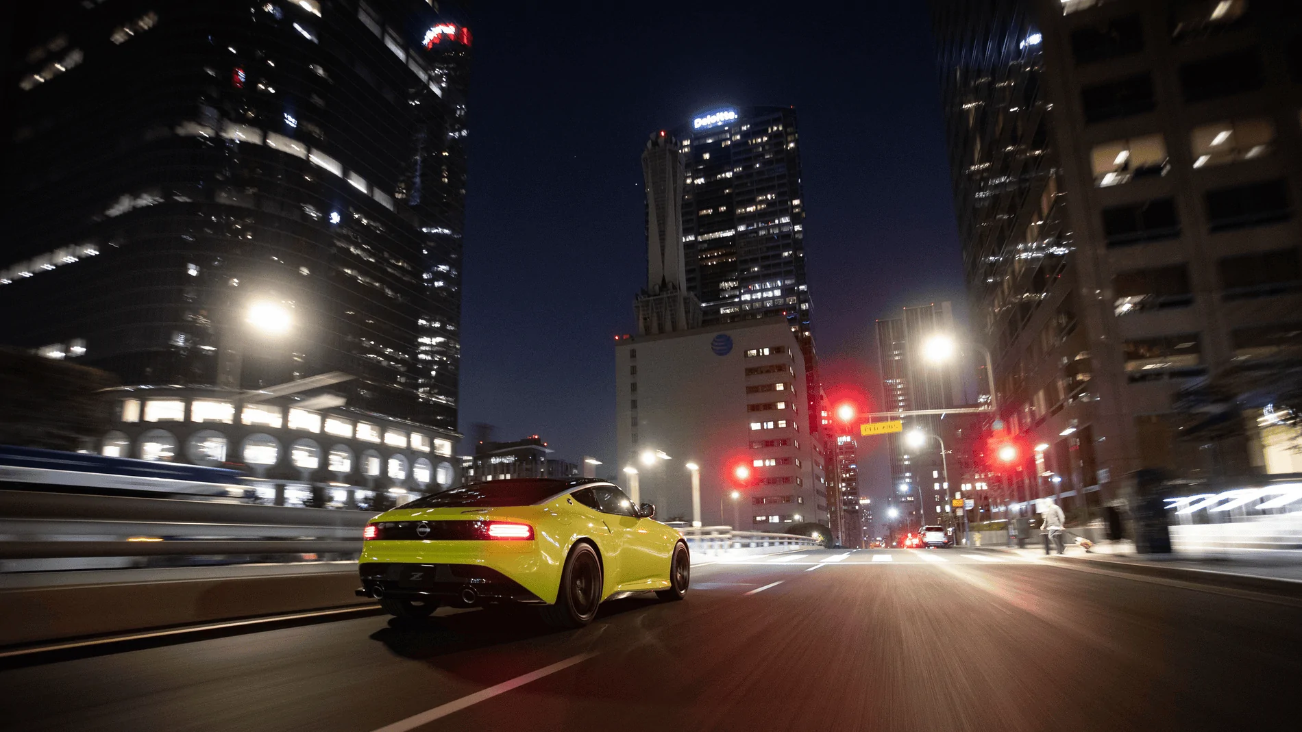 z_street_night2_2560x1440.webp