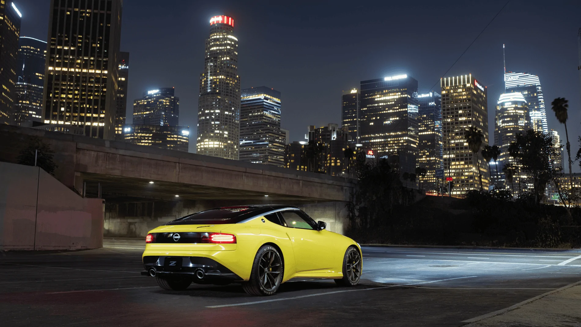 z_street_night4_2560x1440.webp