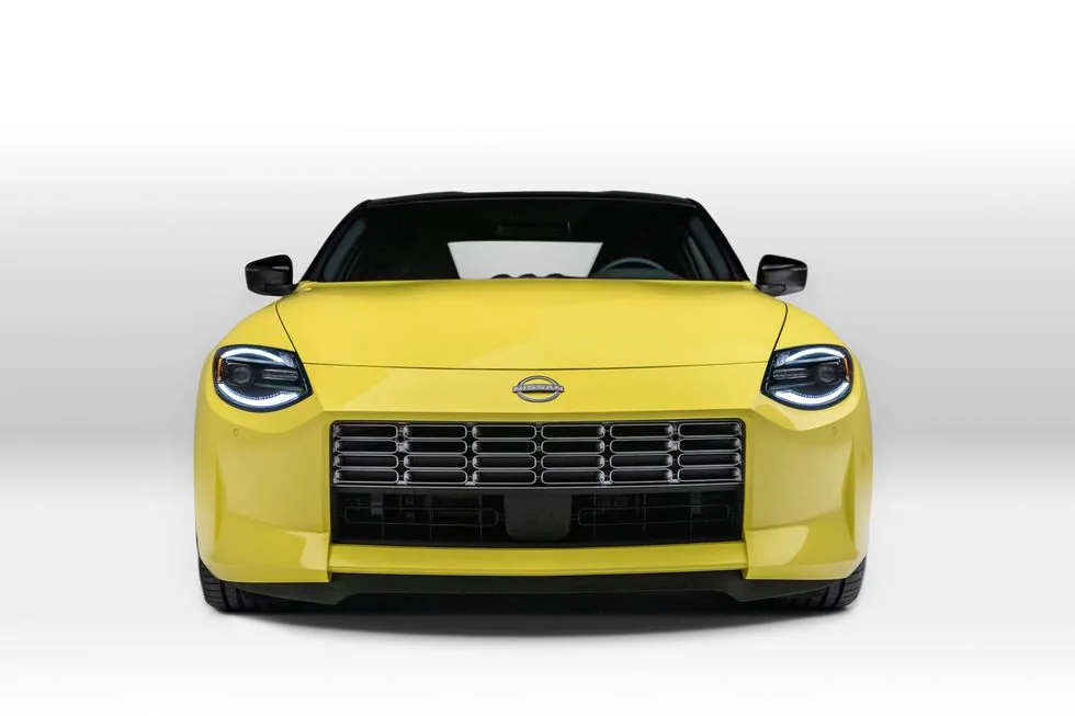 nissan-z-r-t-2-1629209905.jpg