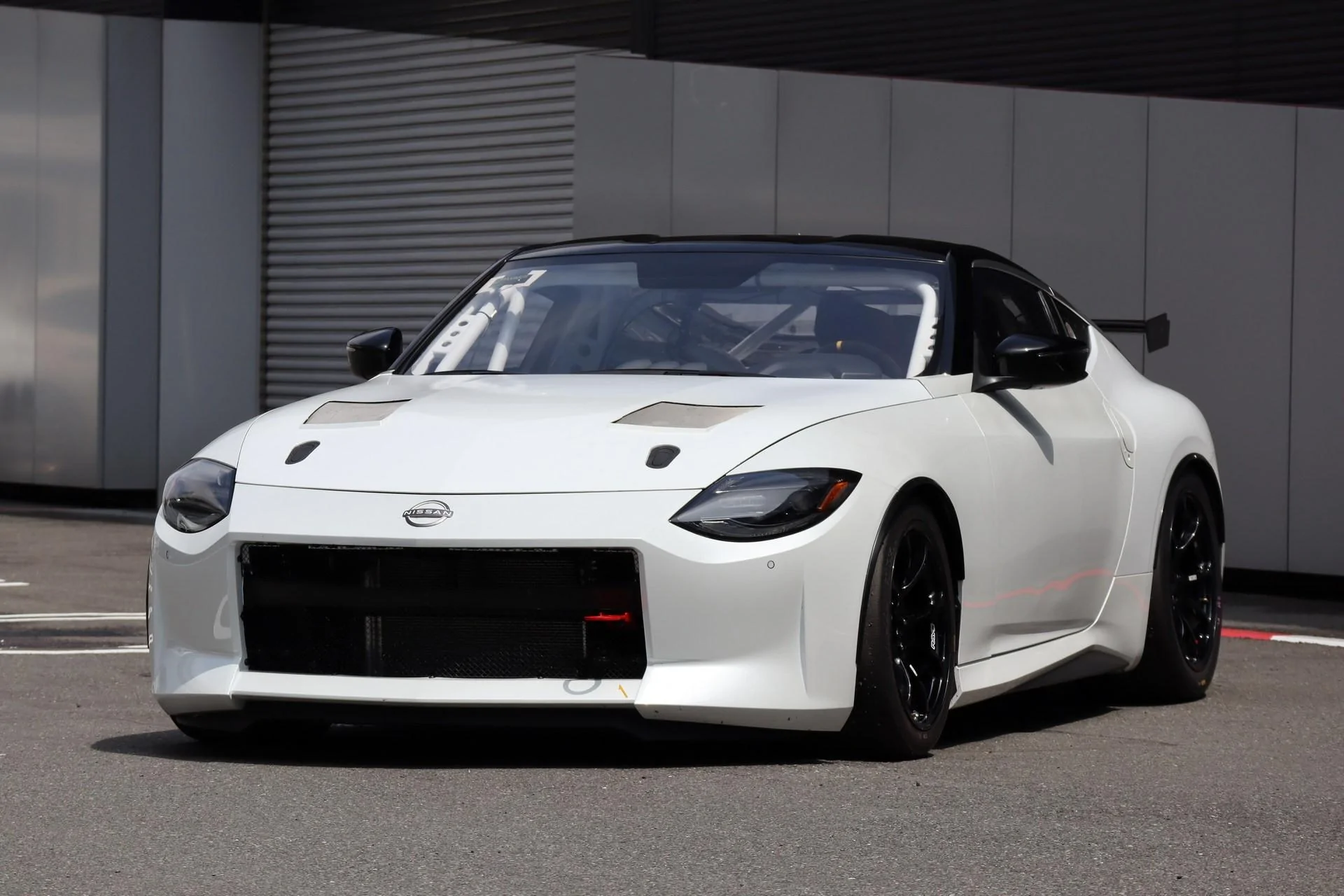 2023-nissan-z-nismo-racing-car-unveiled-will-race-next-month_1.webp