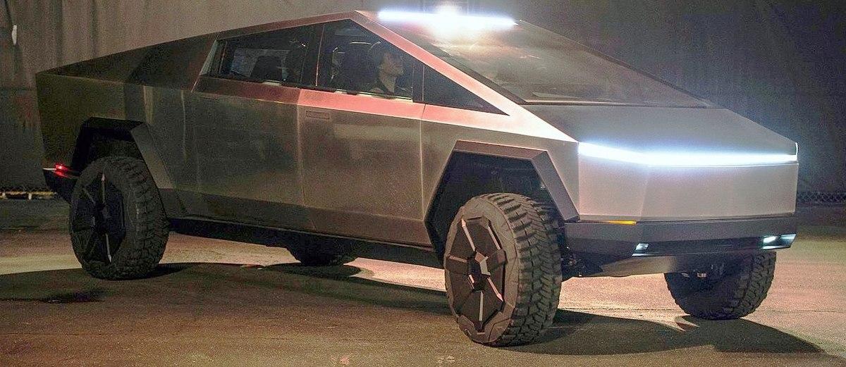 x-Tesla_Cybertruck_outside_unveil_modified_by_Smnt.jpg