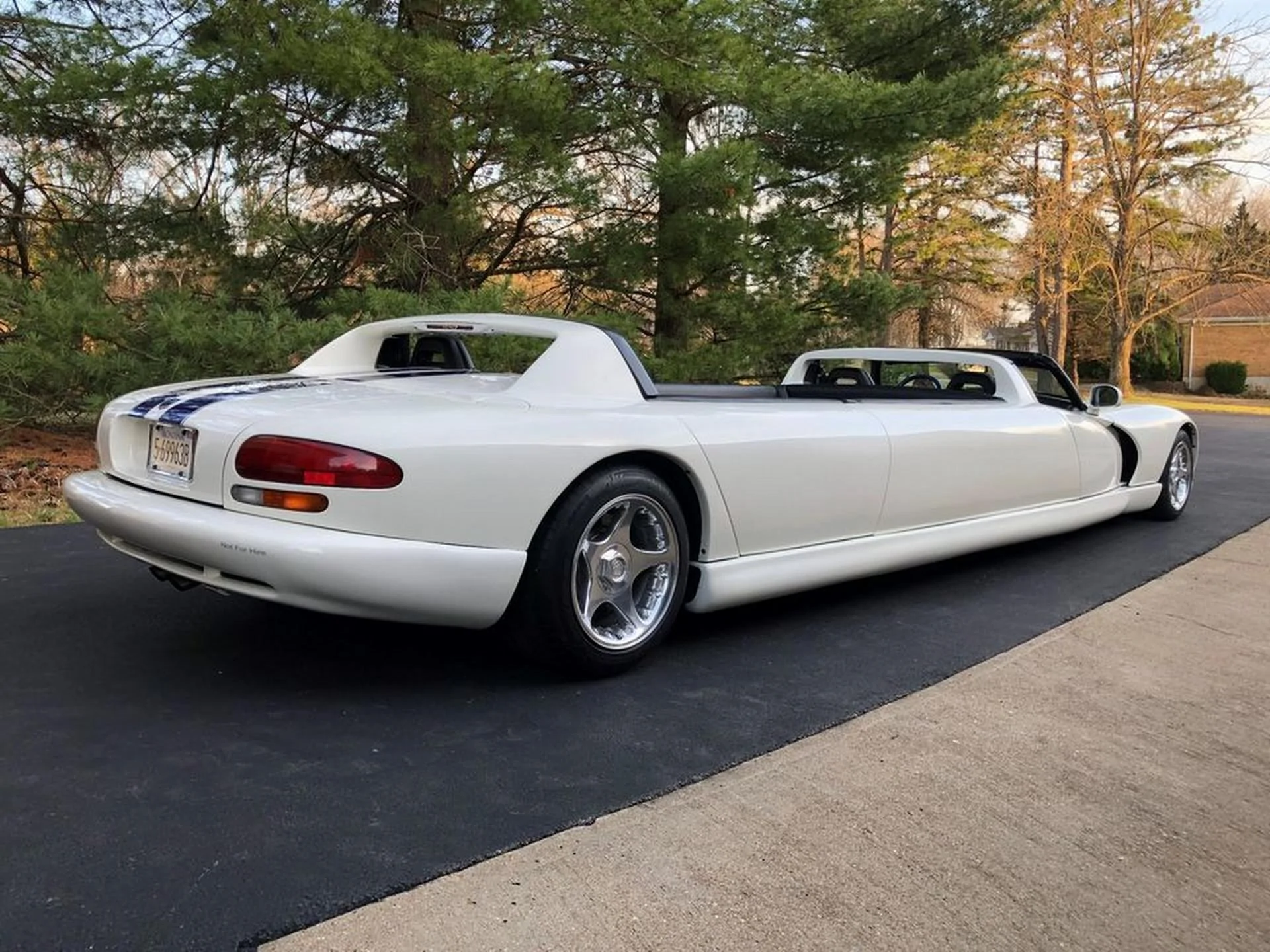 1996-Dodge-Viper-RT-10-limo-4.webp
