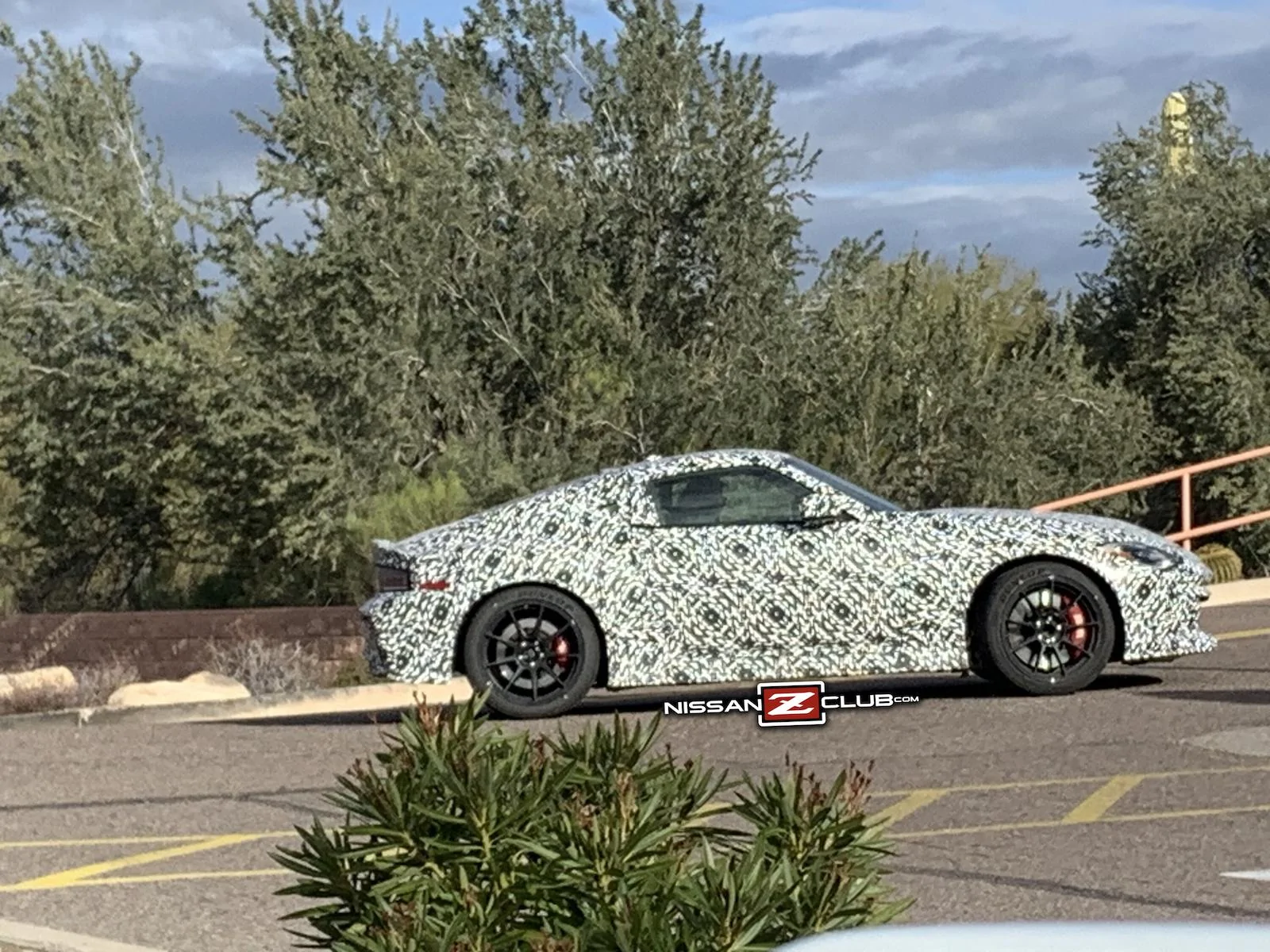 nismo-nissan-z-spied-testing-1.webp