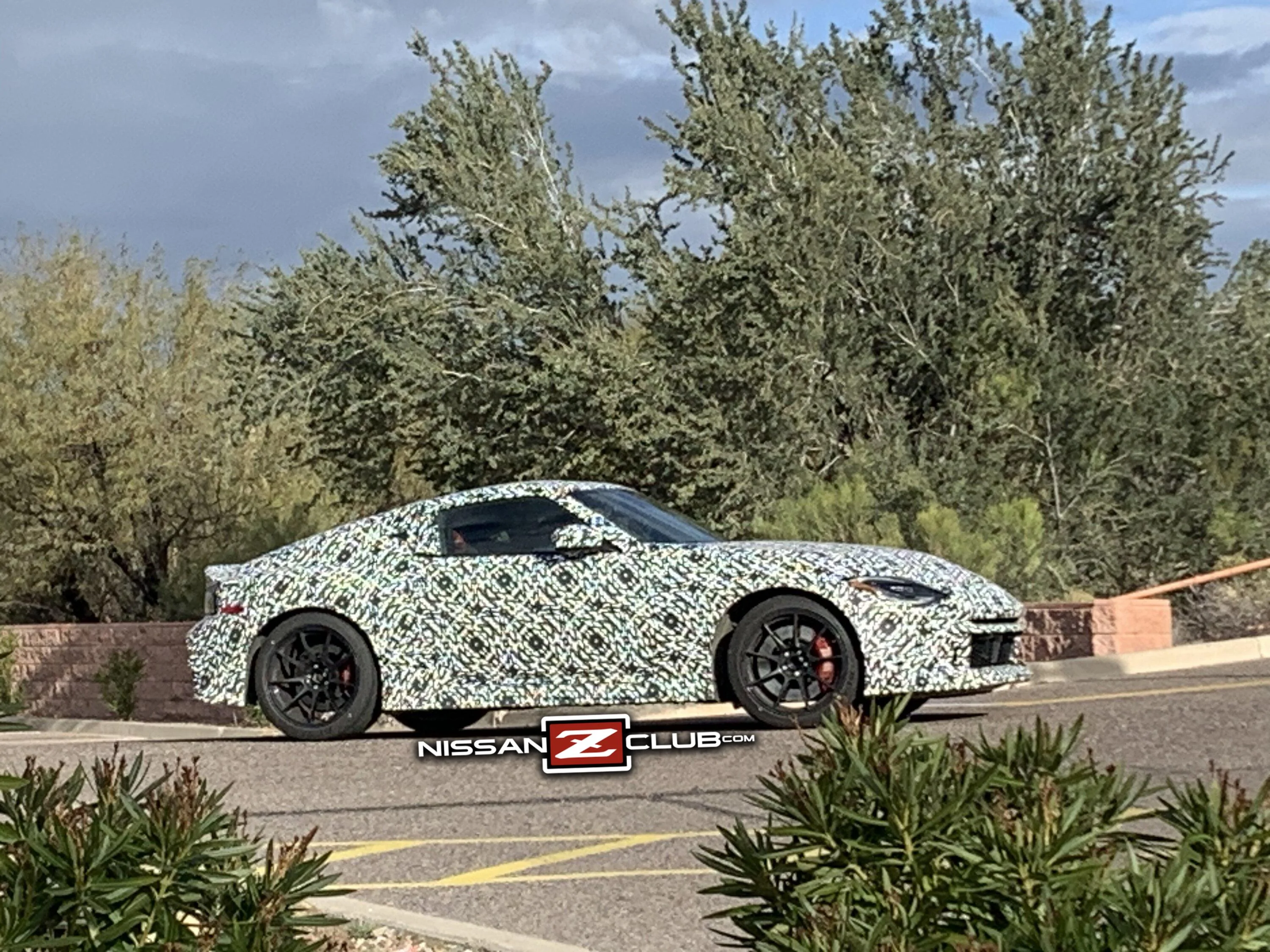 nismo-nissan-z-spied-testing-2.webp