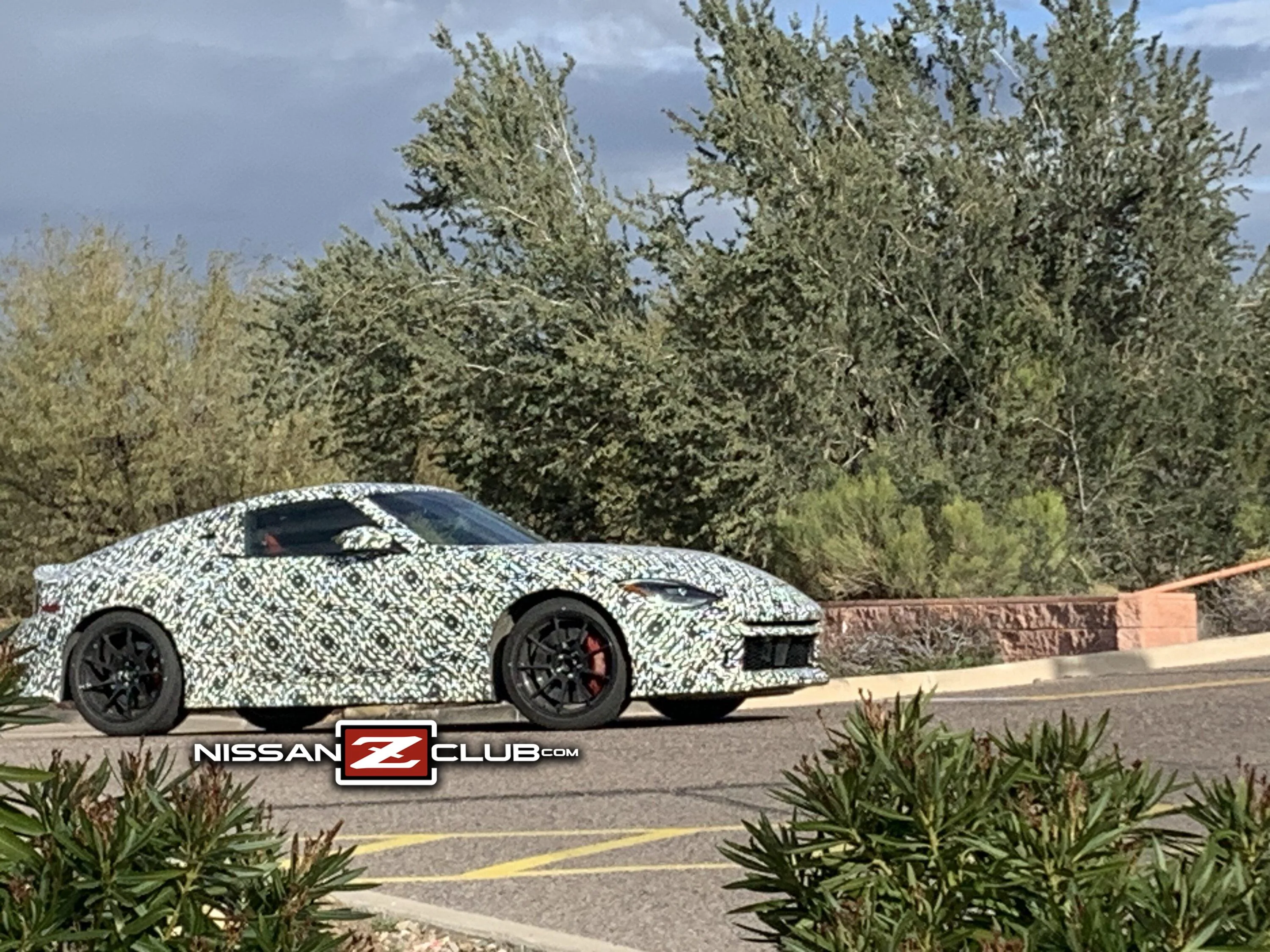 nismo-nissan-z-spied-testing-3.webp