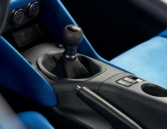 2023-nissan-z-manual-gear-shifter-m.jpg