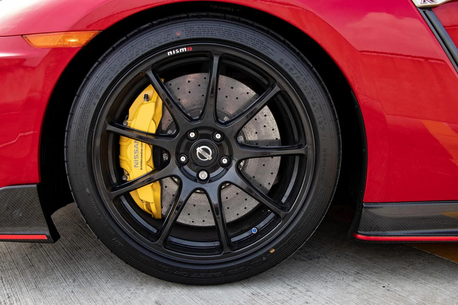 2020-nissan-gt-r-nismo-rim-carbuzz-699891-1600.webp