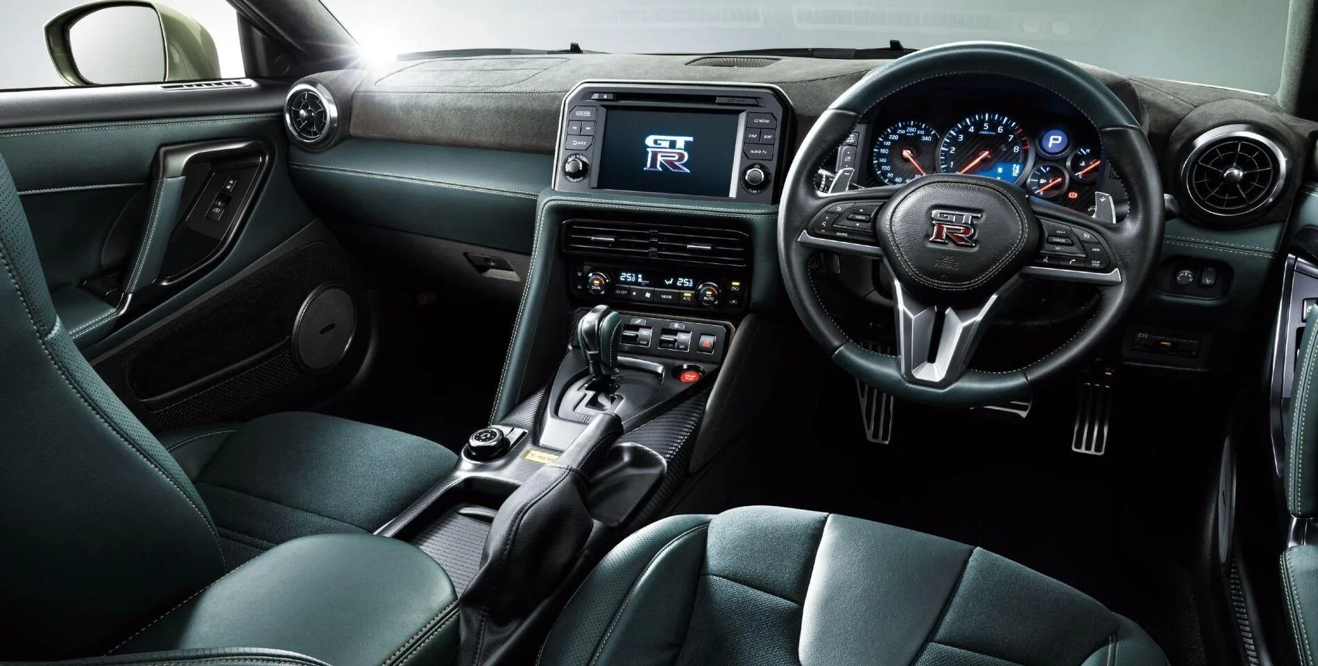 2022-Nissan-GT-R-JDM-20.jpg