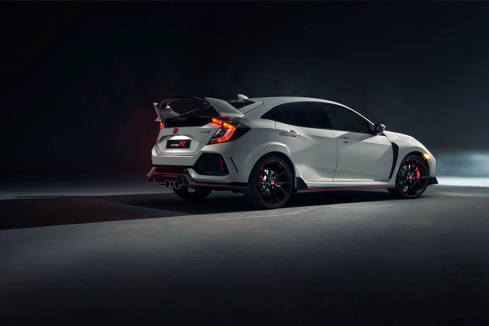 onda_Civic_Type_R_races_into_view_at_Geneva%2Bcopy.jpg