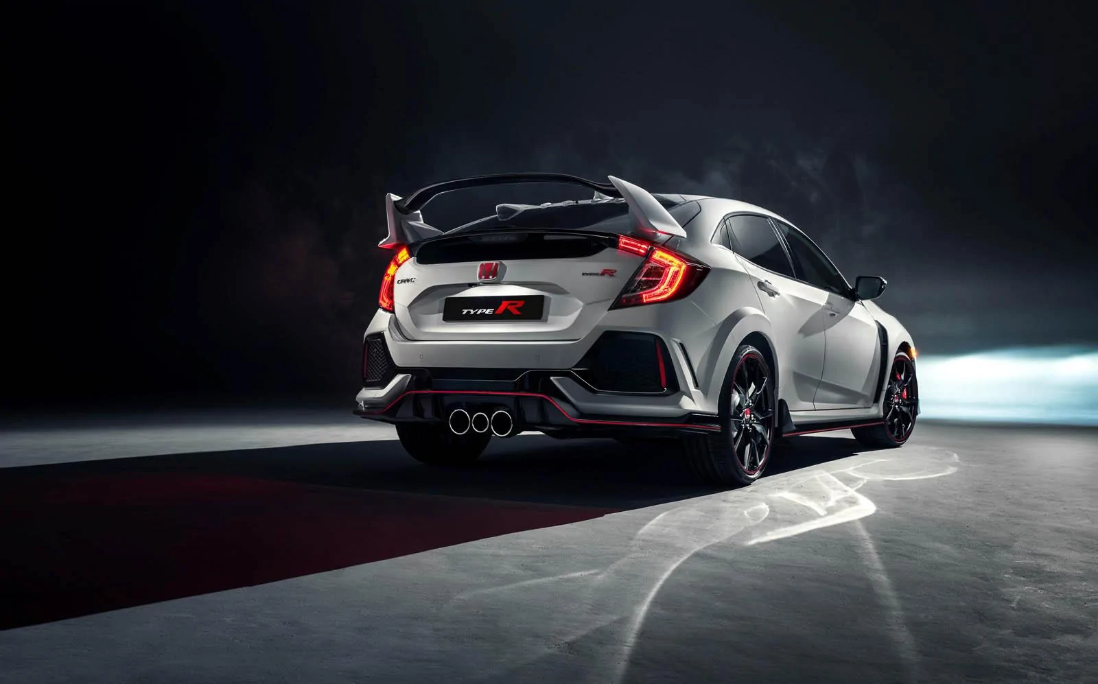 onda_Civic_Type_R_races_into_view_at_Geneva%2Bcopy.jpg