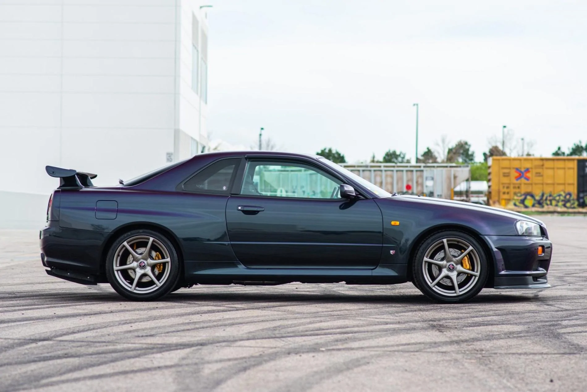 spec-r34--photo-credit-bring-a-trailer_100795514_h.webp