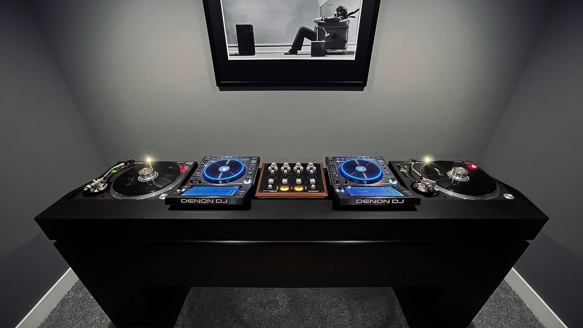 dj console.jpg