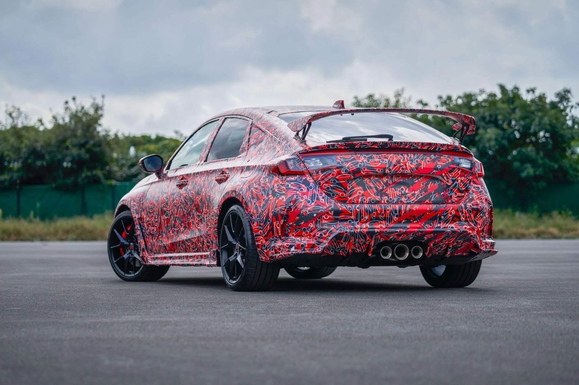 2023-Honda-Civic-Type-R-Camouflaged-2.webp