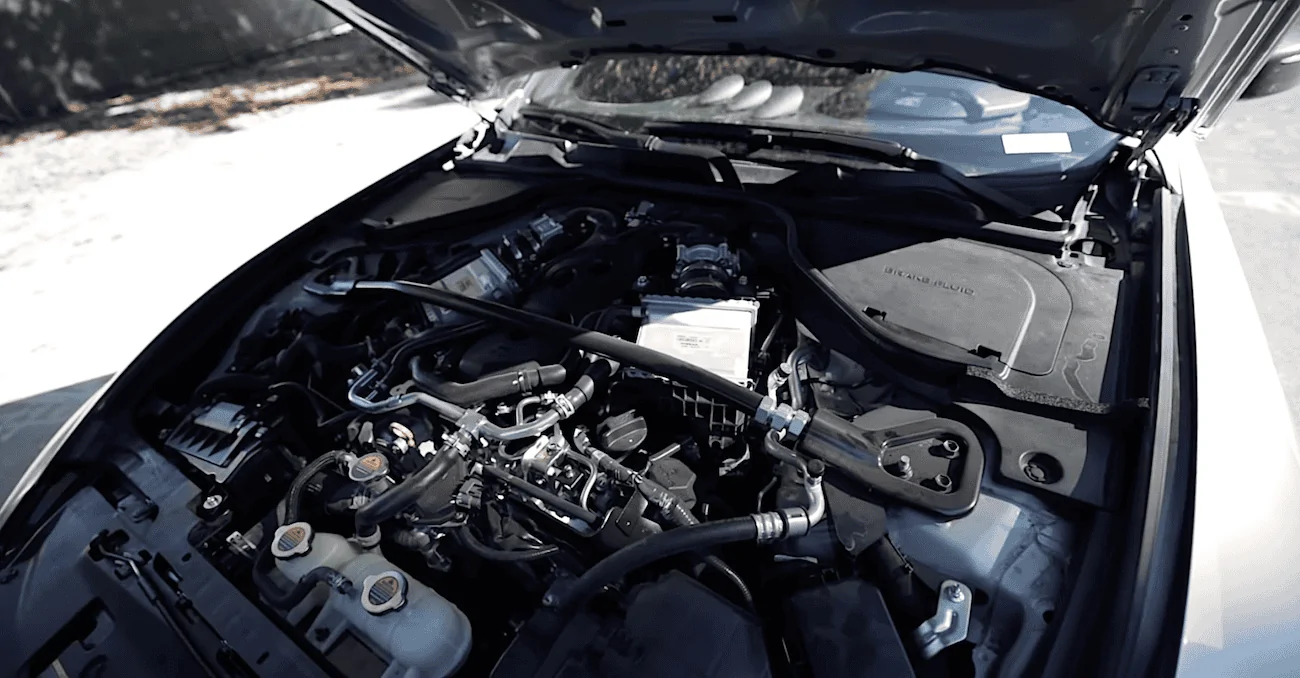 2023-nissanz-engine-bay.webp