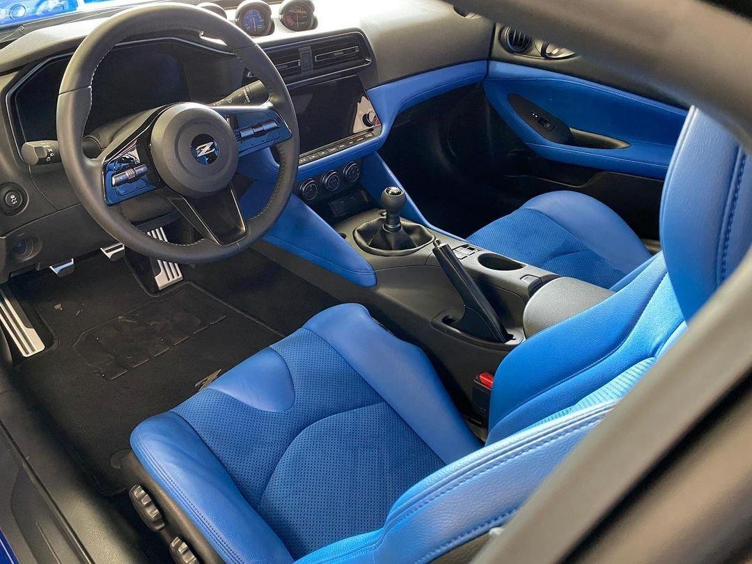 nissan-z-blue-interior-01-jpg.jpg