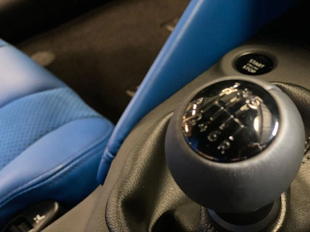 nissan-z-blue-interior-02-jpg.webp
