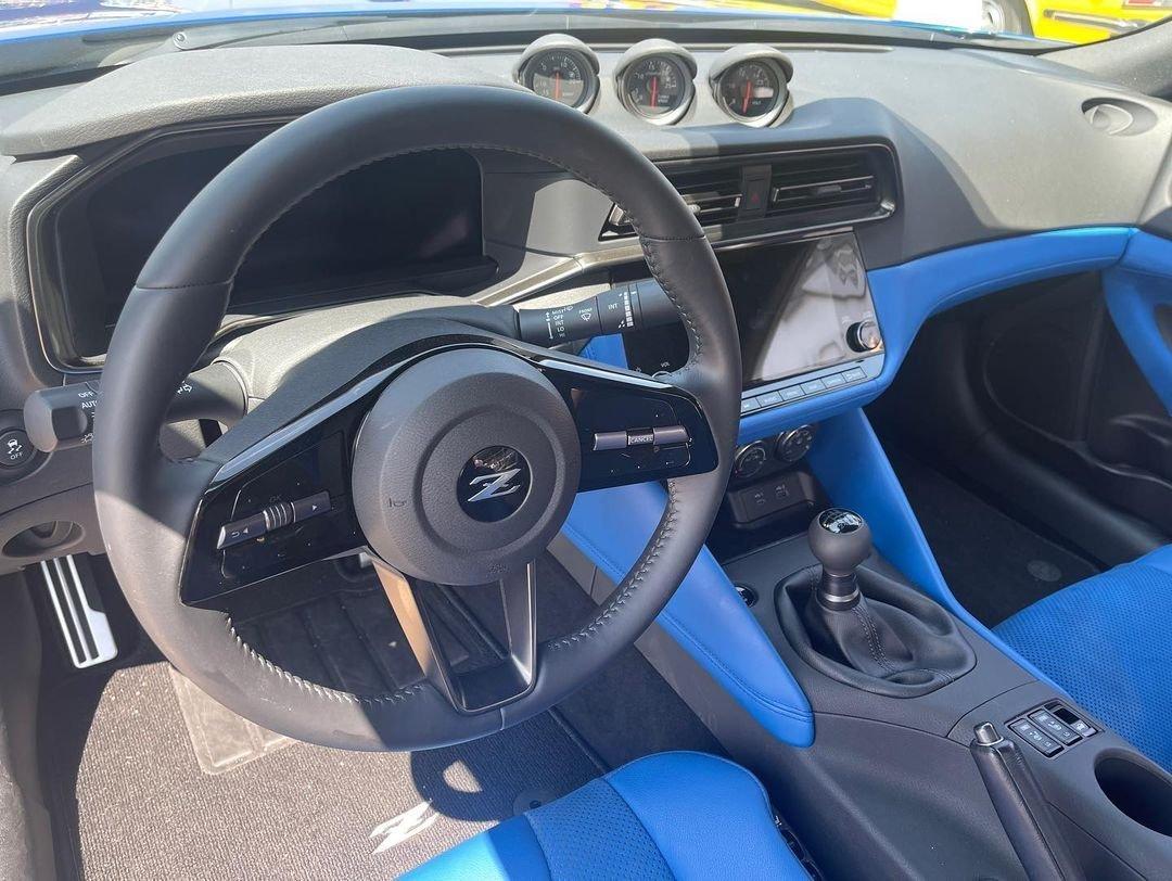 2023-nissan-z-blue-interior-color-option-02-jpg.jpg
