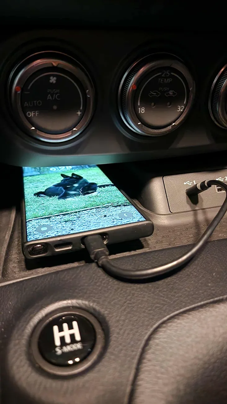 Nissan Z Phone Storage.webp