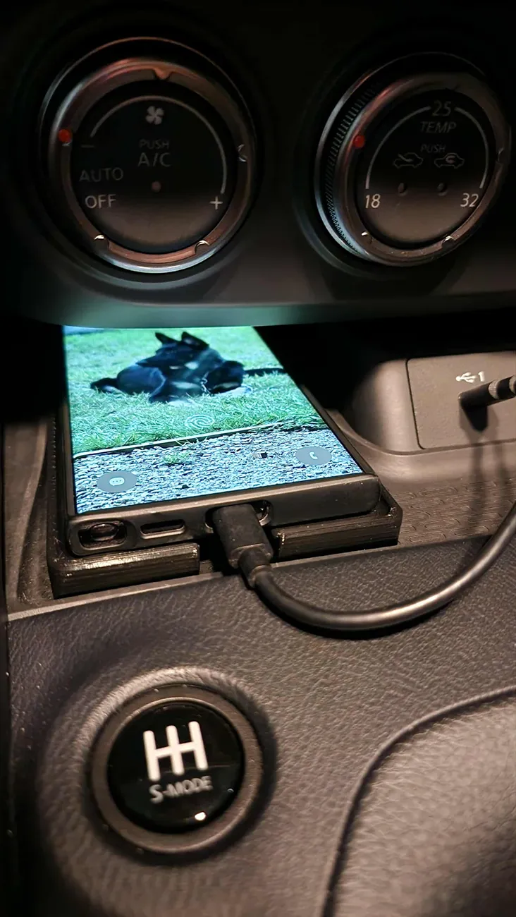 Nissan Z Phone Storage Updated.webp