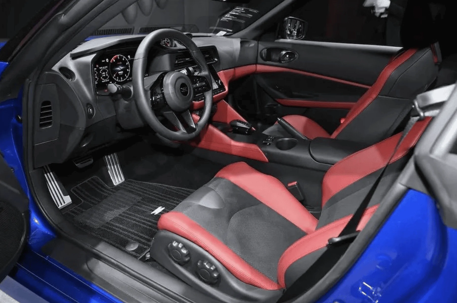nissan-z-red-interior-blue-exterior-3-png.webp