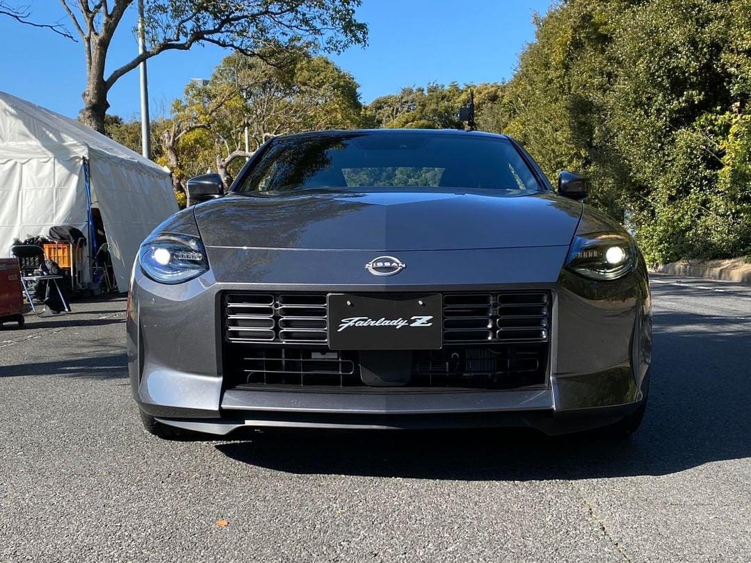 Gun Metallic Nissan Z 4.jpg
