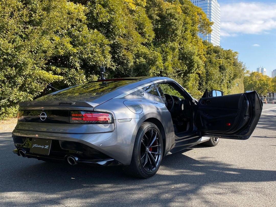 Gun Metallic Nissan Z 3.jpg