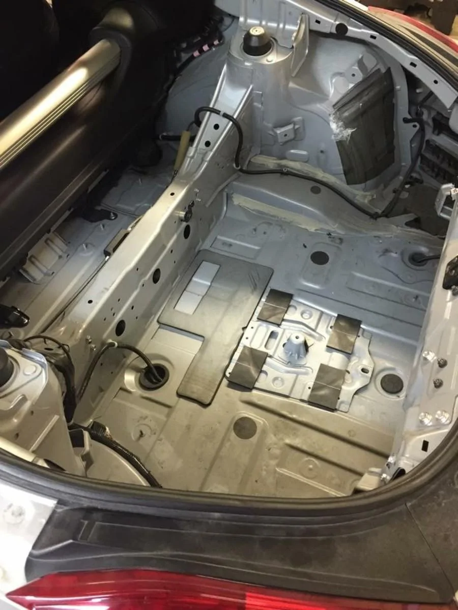 creating-a-custom-trunk-enclosure-in-a-370z.webp