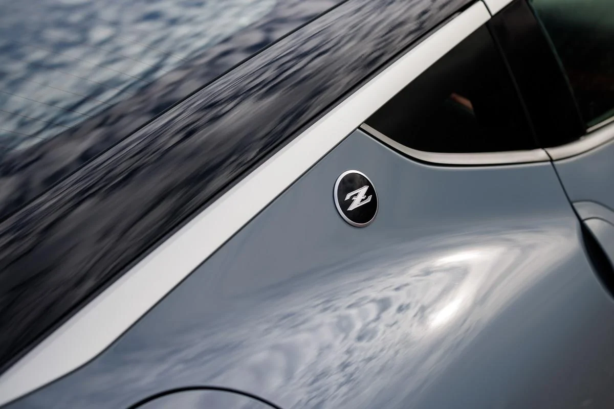 2023-nissan-z_boulder-gray-1-jpg.webp