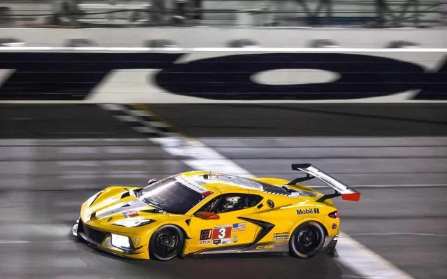 r-gtlm-at-the-2021-24-hours-of-daytona_100779445_m.jpg