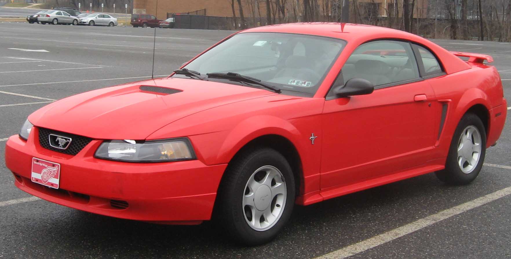 1999-04_Ford_Mustang_coupe.jpg