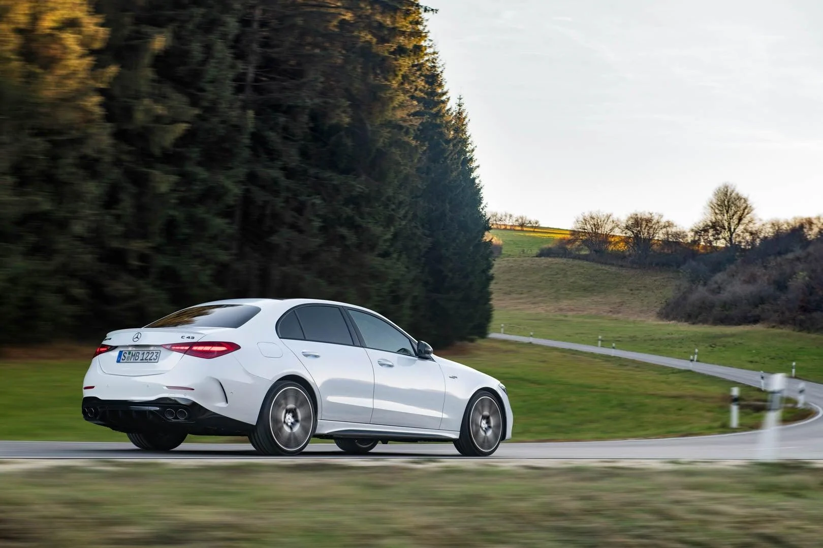 %2F2022%2F04%2F26%2F2023-Mercedes-AMG-C43-27-of-28.jpg