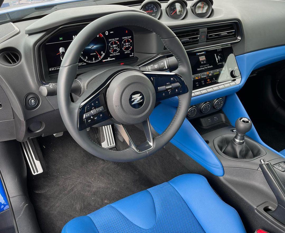 Seiran Blue Nissan Z exterior and blue interior 2.jpg