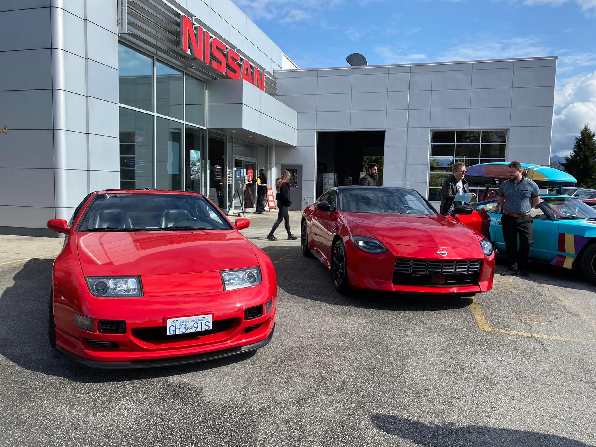 Passion Red Nissan Z vs Red 300ZX | 2023+ Nissan Z Forum