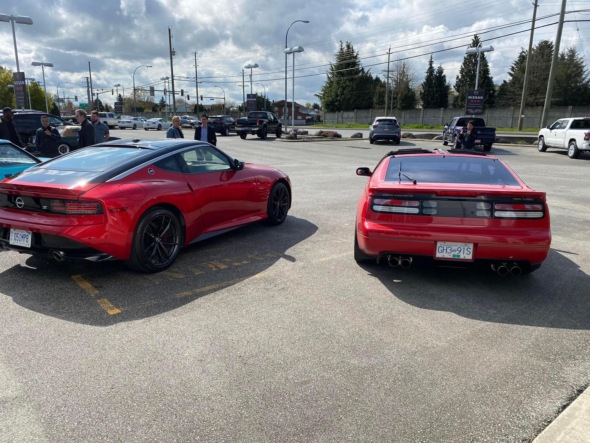 Passion Red Nissan Z vs Red 300ZX | 2023+ Nissan Z Forum