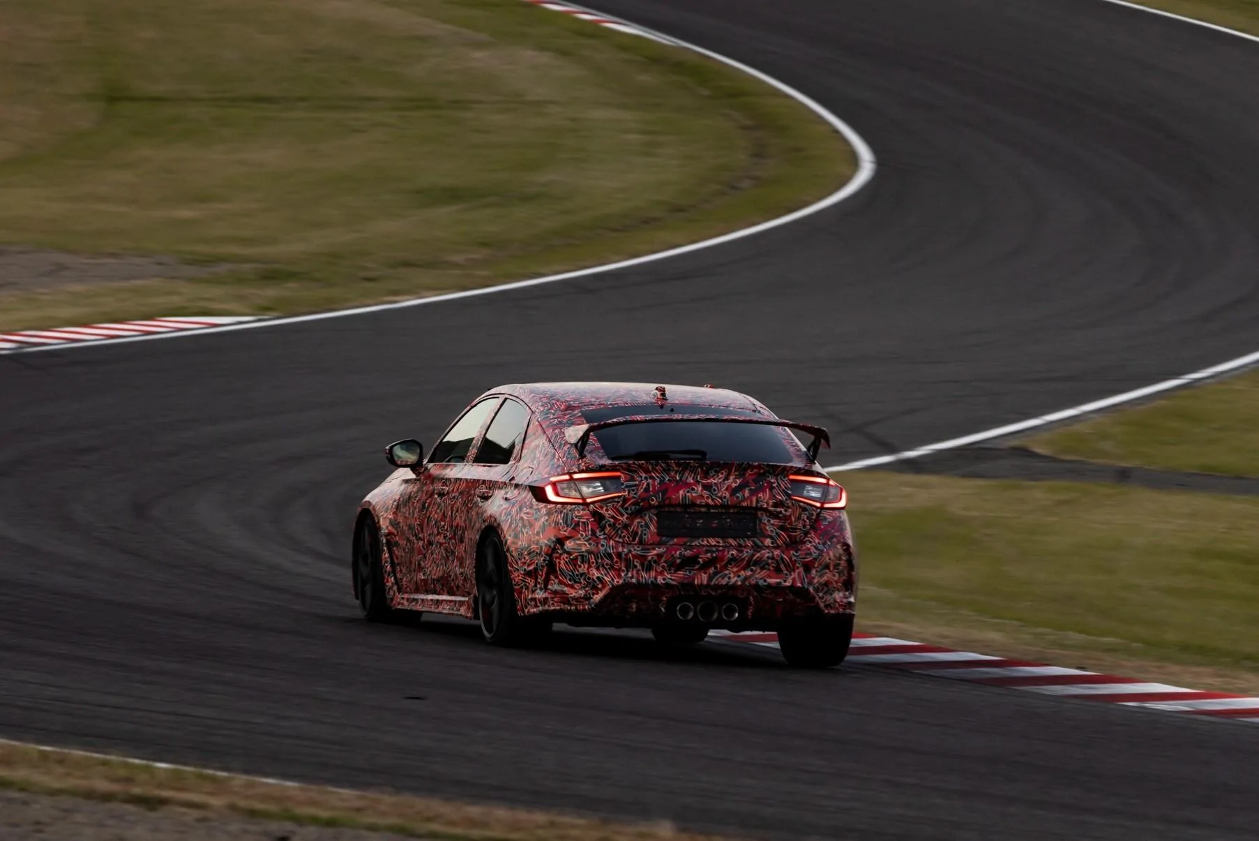2023-Honda-Civic-Type-R-2.webp