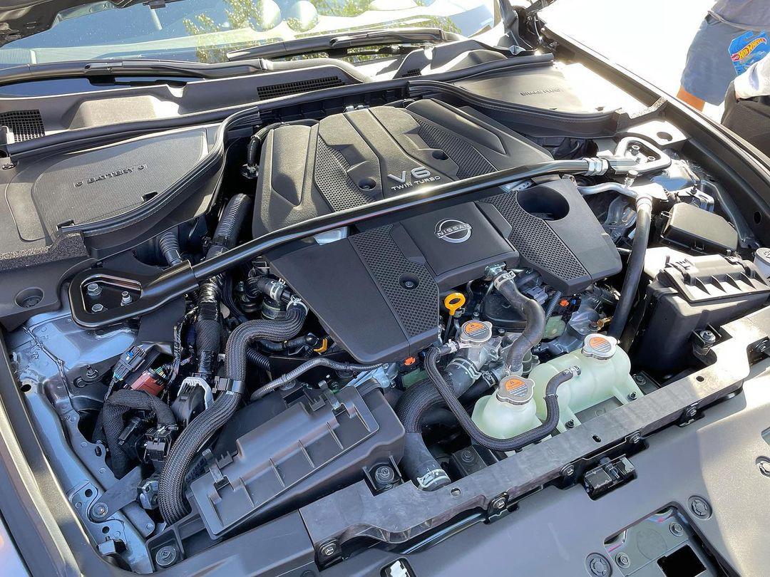 GUN METALLIC Nissan Z underhood1.jpg
