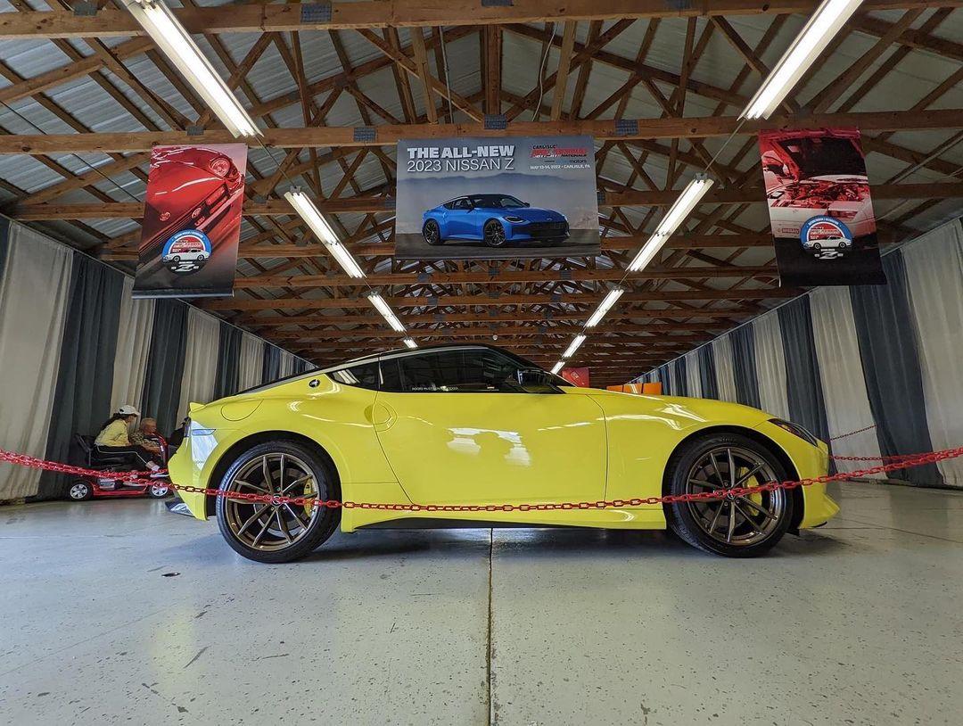 IKAZUCHI YELLOW Nissan Z proto trim4.jpg