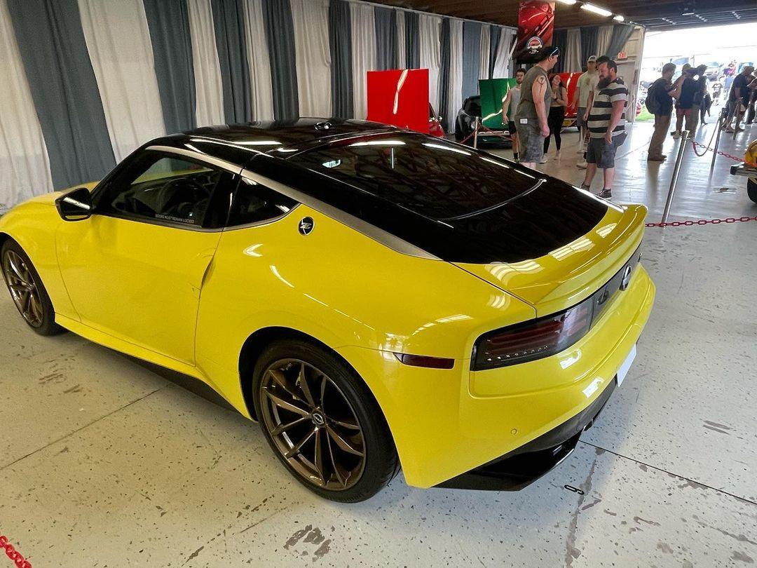 IKAZUCHI YELLOW Nissan Z proto trim3.jpg