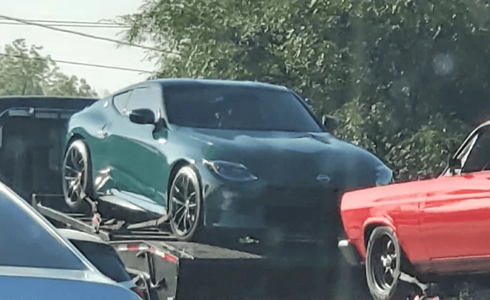 green-nissan-z.webp