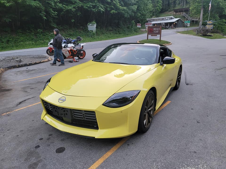 Ikazuchi Yellow Nissan Z 4.jpg
