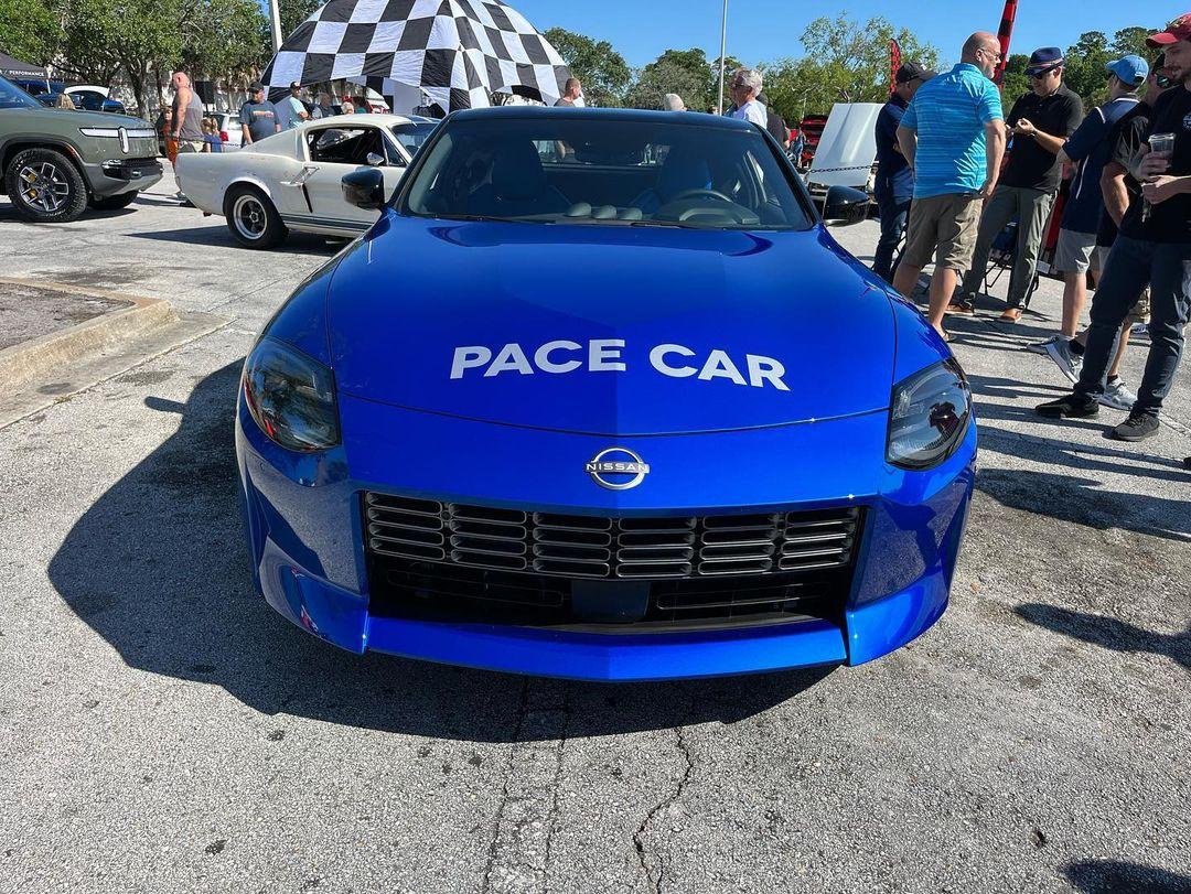 Seriran Blue Nissan Z b.jpg