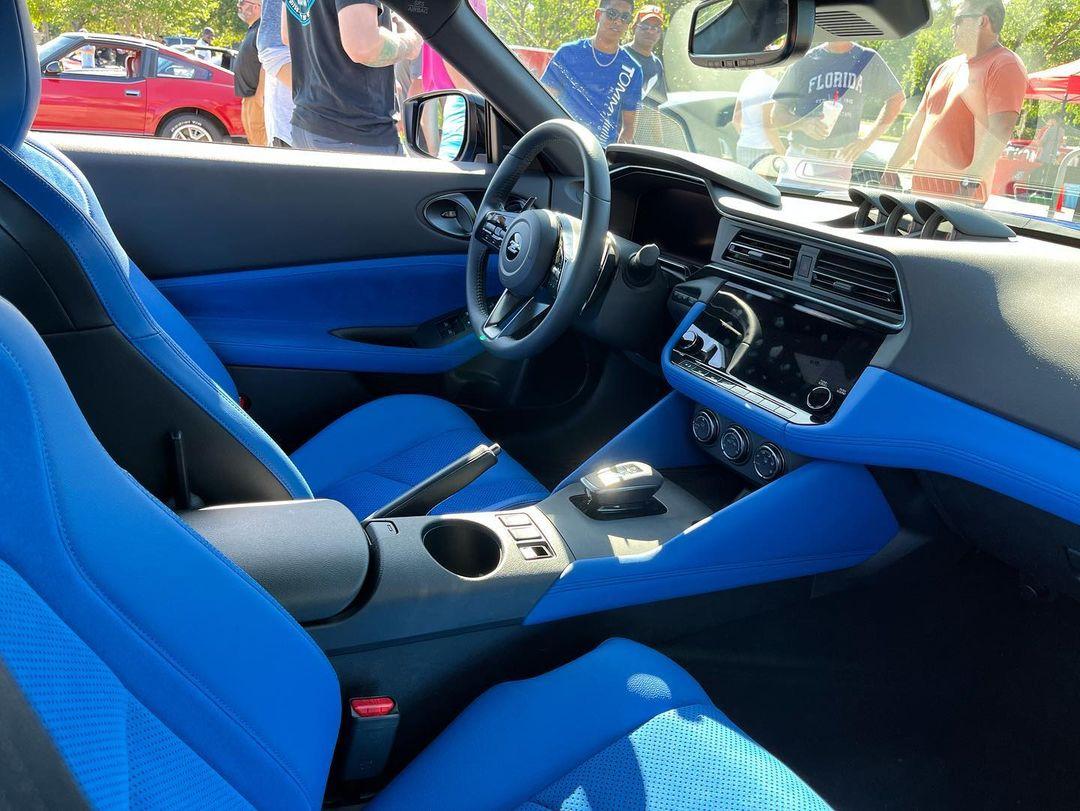 Seriran Blue Nissan Z c.jpg