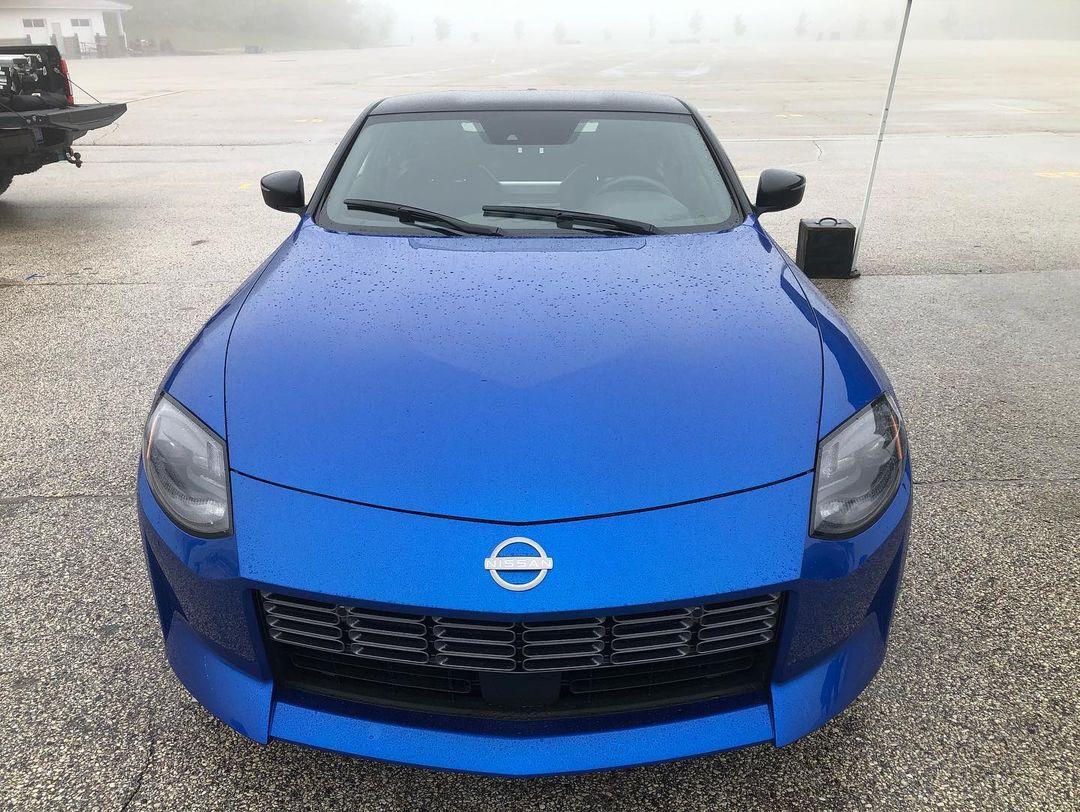 Seriran Blue Nissan Z 5.jpg