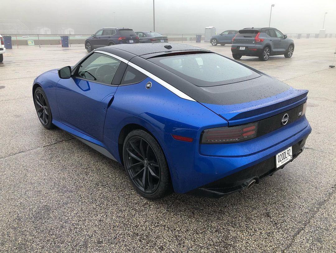 Seriran Blue Nissan Z 4.jpg