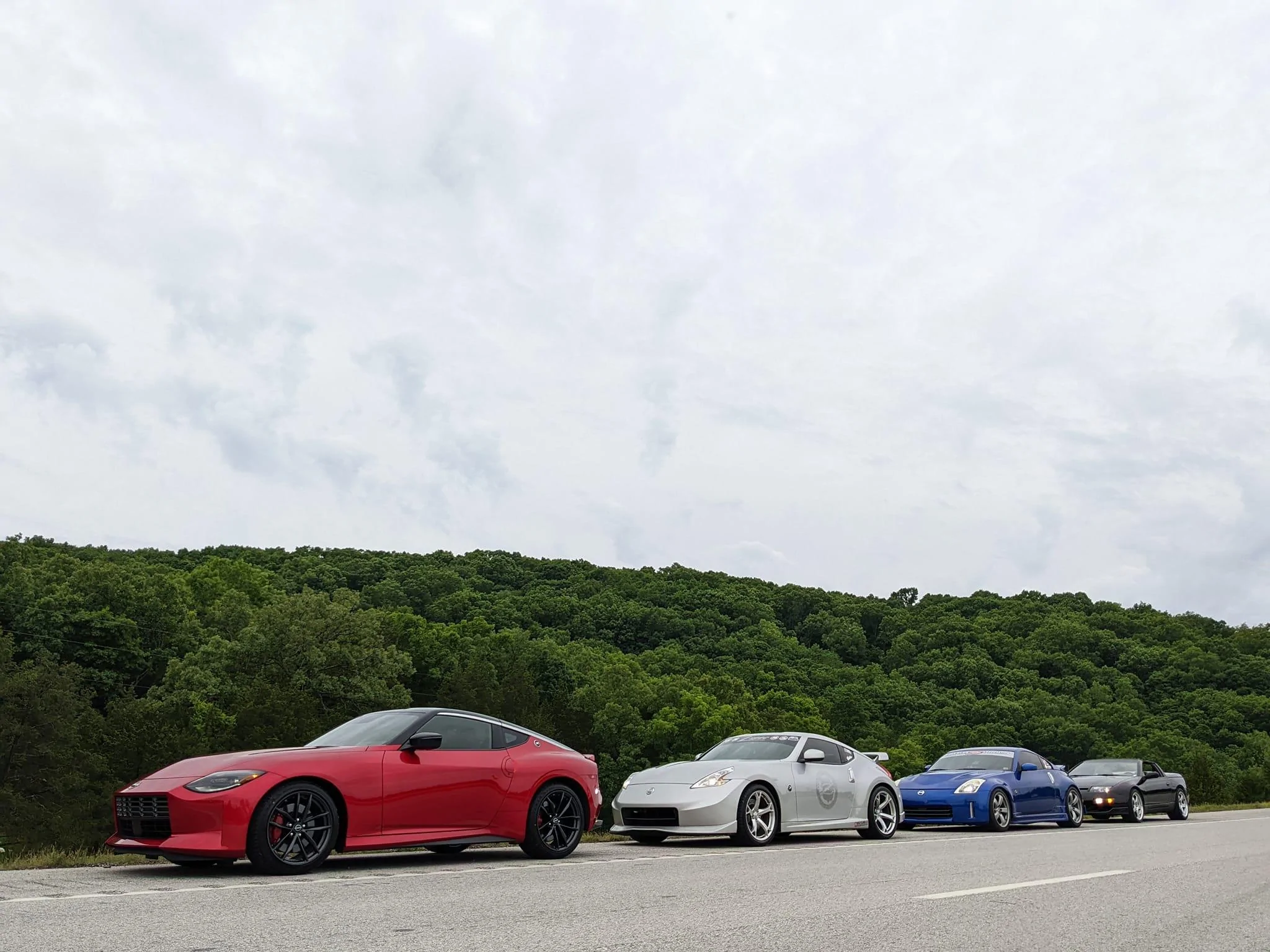 参考写真① 2023 Nissan Z vs 370Z, 350Z, 300ZX Group Photo Shoot | 2023+