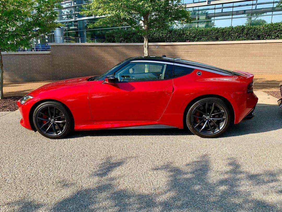 Rosewood Metallic, Ikazuchi Yellow, Passion Red 2023 Nissan Z line up 2.jpg