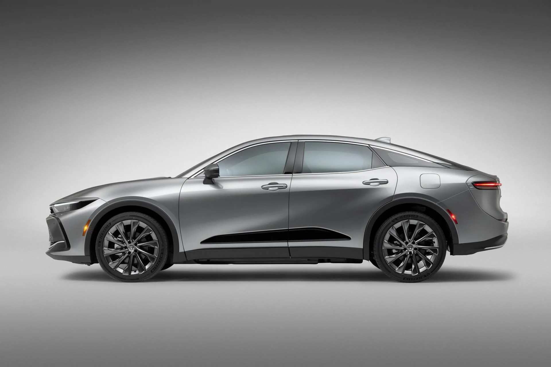 2023-Toyota-Crown-12.webp